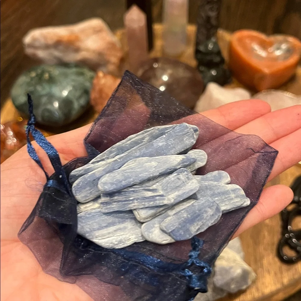 2/$20 Crystal Carvings, Hearts, and Towers Oh My! - Picture 16 of 16